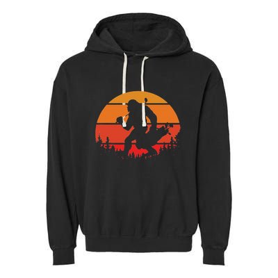 Funny Bigfoot Golf Retro Sasquatch Playing Golf Garment-Dyed Fleece Hoodie