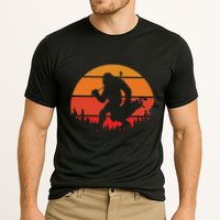 Funny Bigfoot Golf Retro Sasquatch Playing Golf Cooling Performance Crew T-Shirt