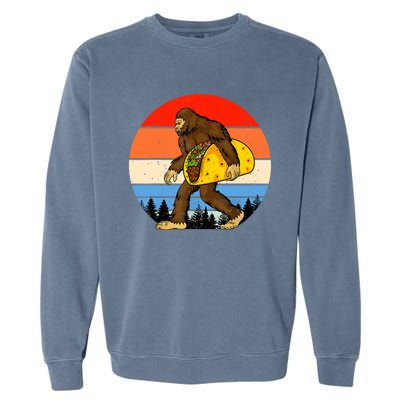 Funny Bigfoot Holding A Taco Gift Funny Taco Gift Garment-Dyed Sweatshirt