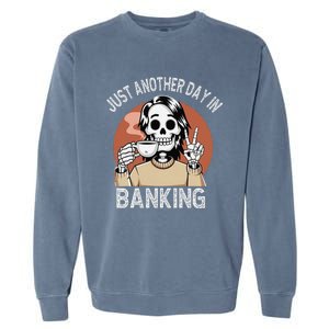 Funny Banking Humor Sarcastic Bankers Christmas Joke Garment-Dyed Sweatshirt