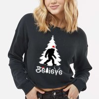 Funny Believe In Sasquatch Christmas Cropped Pullover Crew