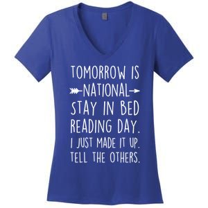 Funny Book Lovers National Staying In Bed Reading Day Gift Women's V-Neck T-Shirt