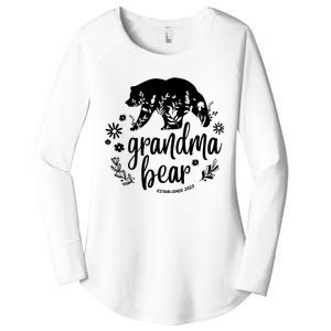 Floral Bear Matching Family Outfits, Funny Grandma Bear Women's Perfect Tri Tunic Long Sleeve Shirt