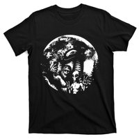 Funny Bigfoot Sasquatch Alien Loch Ness Full Moon Selfie T-Shirt