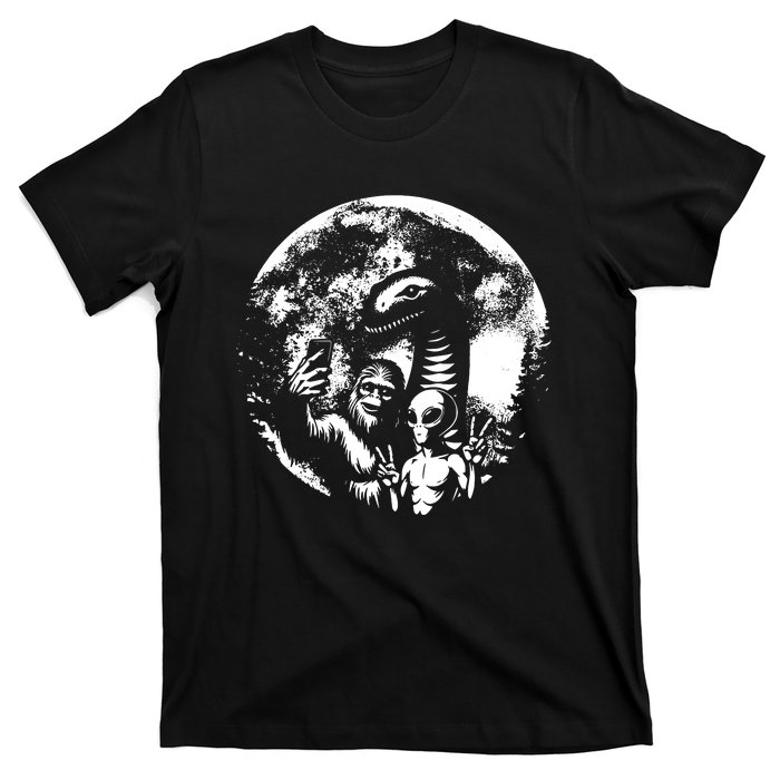 Funny Bigfoot Sasquatch Alien Loch Ness Full Moon Selfie T-Shirt