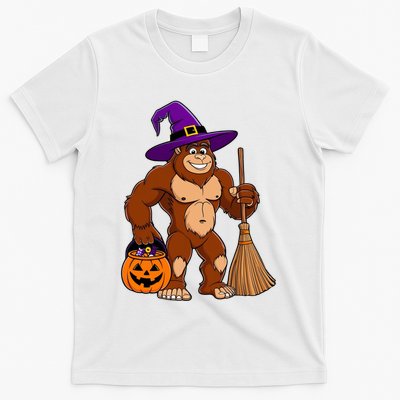 Funny Bigfoot Sasquatch Witch Halloween Costume T-Shirt