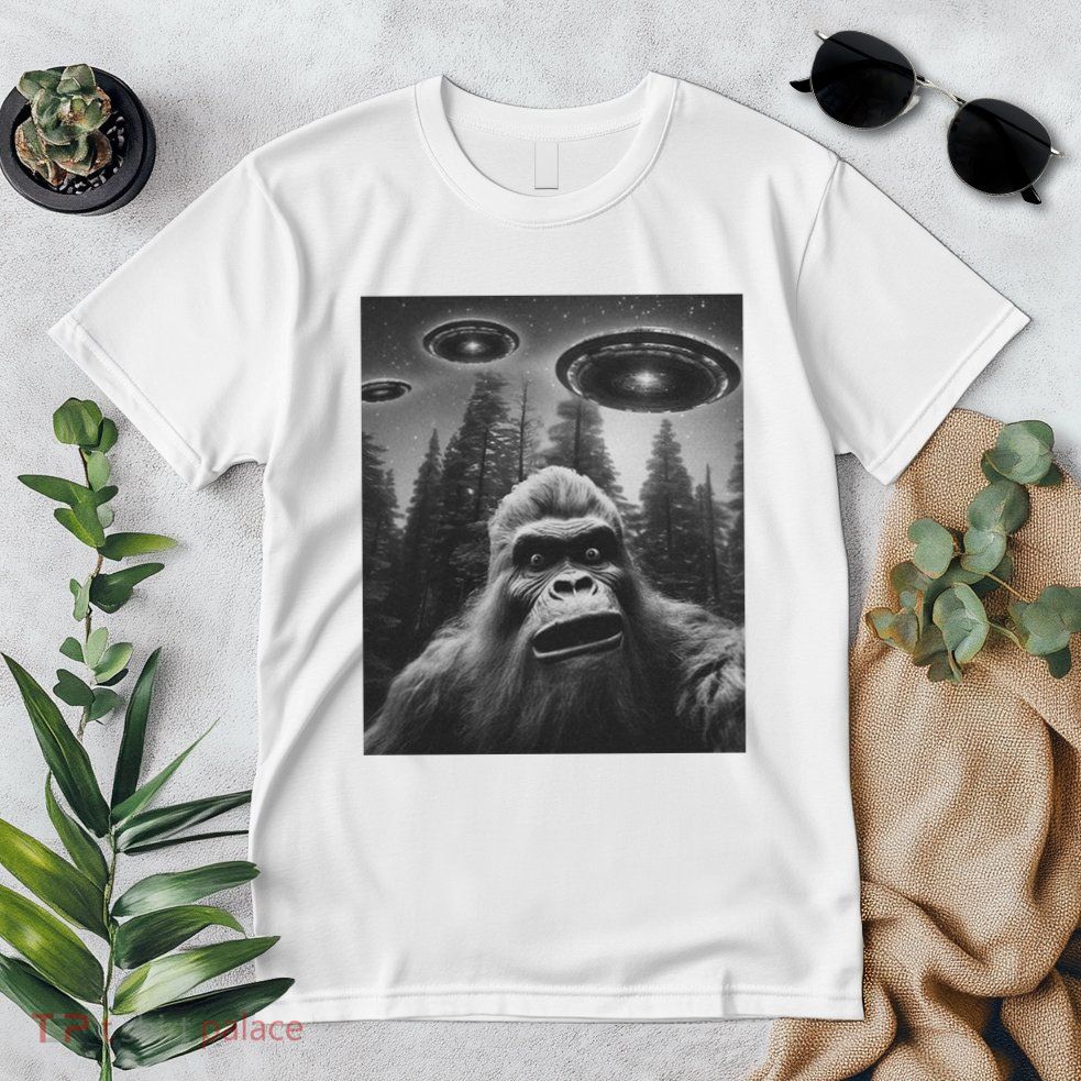Funny Bigfoot Sasquatch Alien Ufo Premium T-Shirt