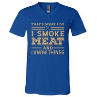 Funny BBQ Thats What I Do I Smoke Meat And I Know Things V-Neck T-Shirt