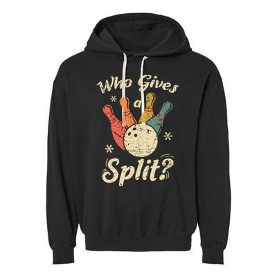 Funny Bowling Who Gives A Split Bowler Bowling Team Gift Garment-Dyed Fleece Hoodie