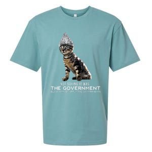 Funny Conspiracy Cat Tin Foil Hat Government Sueded Cloud Jersey T-Shirt