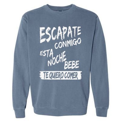 Funny Cool Escapate Conmigo Esta Noche Bebe Gift Garment-Dyed Sweatshirt