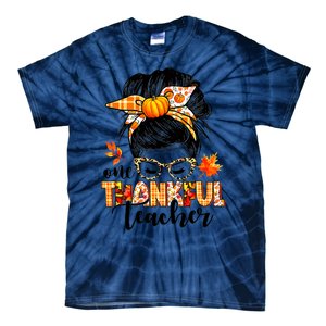 Funny Cute One Thankful Teacher Messy Bun Fall Autumn Thanksgiving Tie-Dye T-Shirt