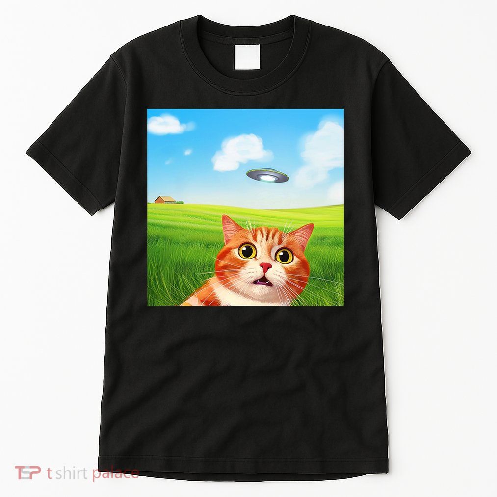 Funny Cat Selfie With Ufo Kitty Alien Encounter Tall T-Shirt