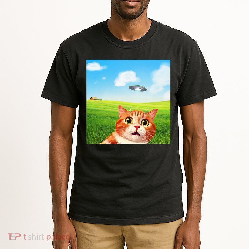 Funny Cat Selfie With Ufo Kitty Alien Encounter Tall T-Shirt