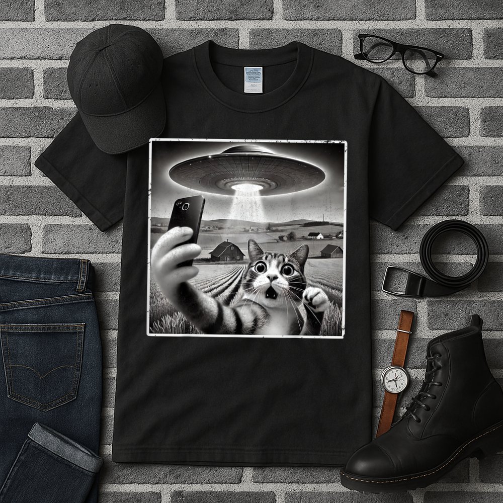 Funny Cat Selfie With Alien UFO Cat Tall T-Shirt