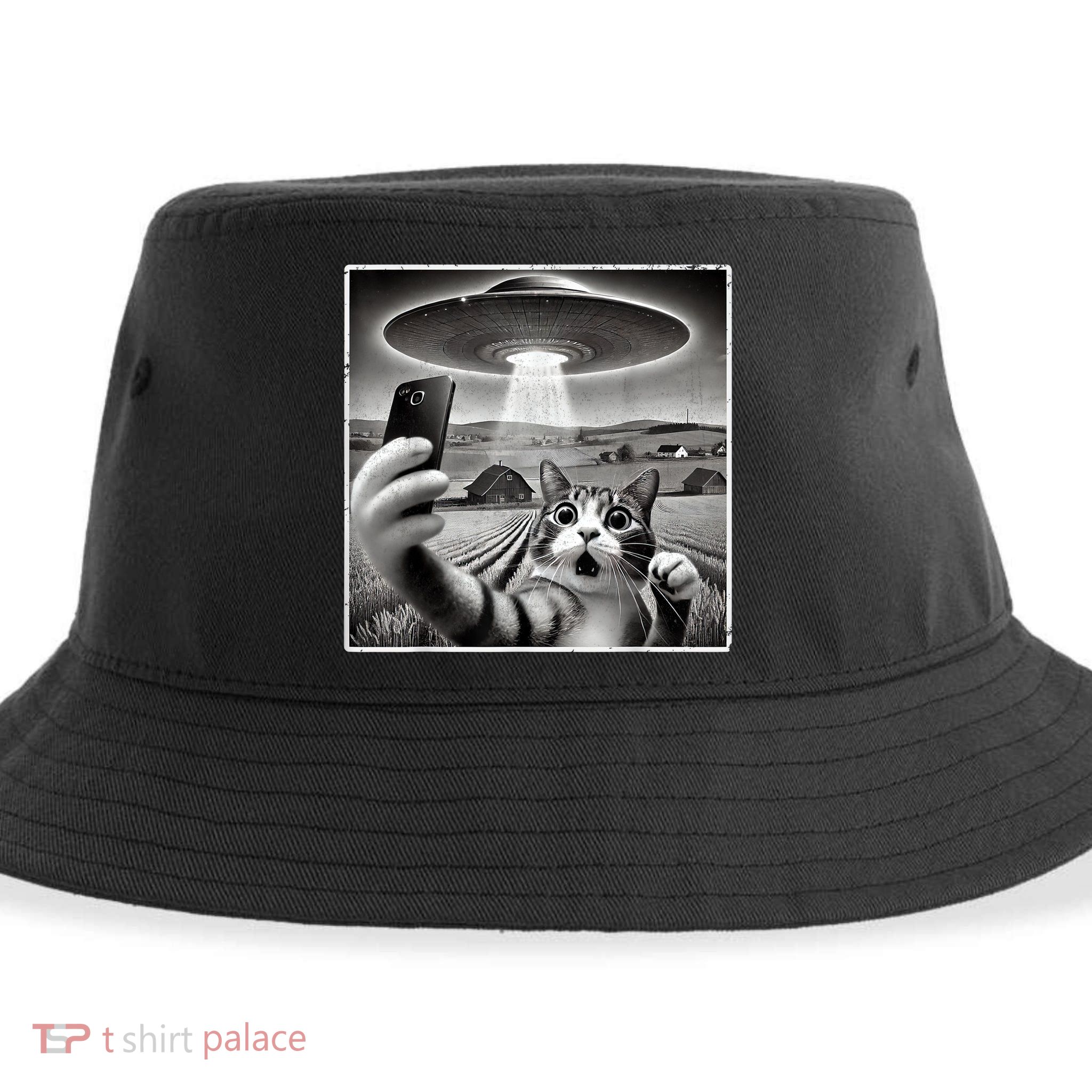 Funny Cat Selfie With Alien UFO Cat Sustainable Bucket Hat
