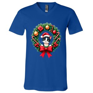 Funny Cat Santa Advent Crown Christmas Cats Lover Cat Mom Meaningful Gift V-Neck T-Shirt