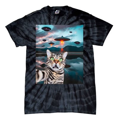 Funny Cat Selfie With Ufos Cute Alien Cat In The Cap Tie-Dye T-Shirt