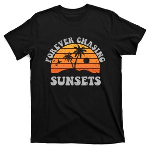 Forever Chasing Sunsets Funny Retro Sunset Photographer Men T-Shirt