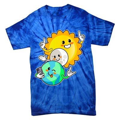 Funny Cute Total Solar Eclipse Earth Moon Sun Selfie Tie-Dye T-Shirt