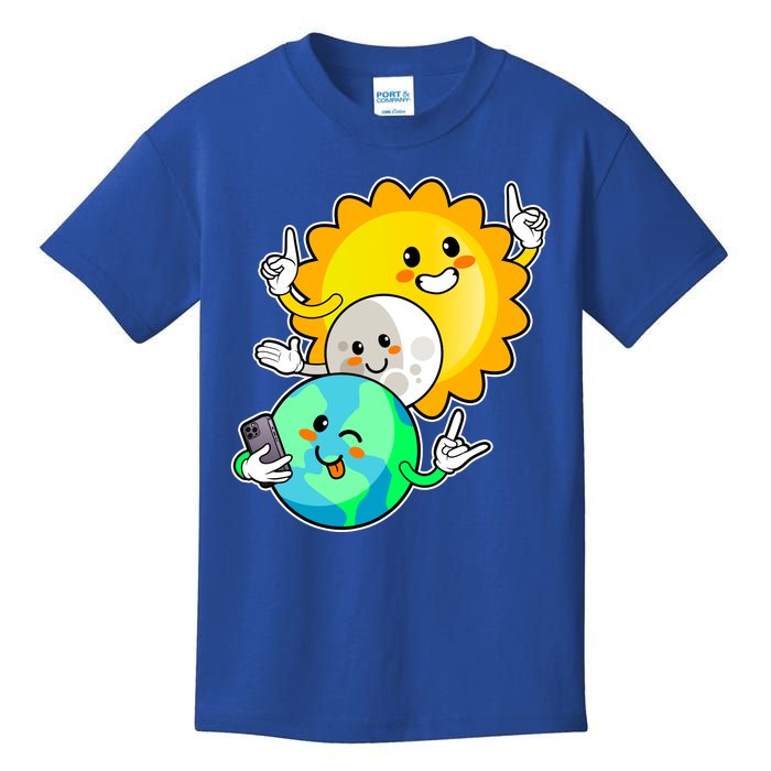 Funny Cute Total Solar Eclipse Earth Moon Sun Selfie Kids T-Shirt