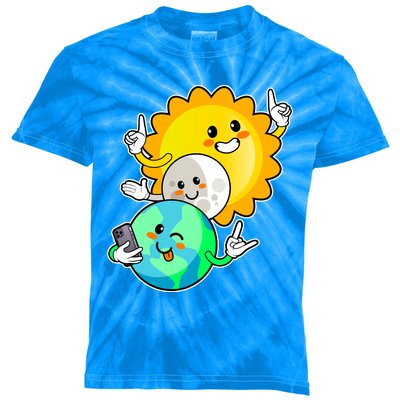 Funny Cute Total Solar Eclipse Earth Moon Sun Selfie Kids Tie-Dye T-Shirt