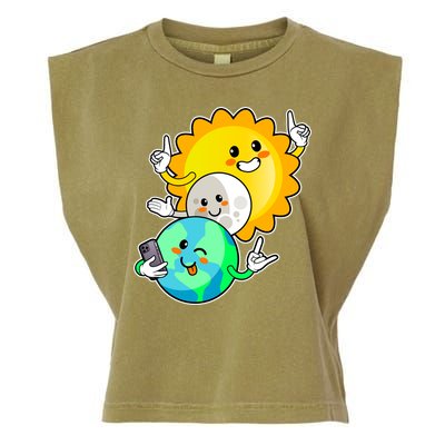Funny Cute Total Solar Eclipse Earth Moon Sun Selfie Garment-Dyed Women's Muscle Tee
