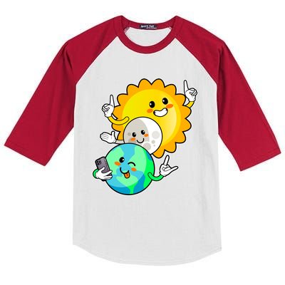 Funny Cute Total Solar Eclipse Earth Moon Sun Selfie Kids Colorblock Raglan Jersey