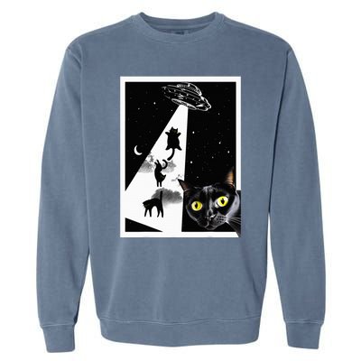 Funny Cats With Alien UFO Spaceship. Funny Cat Lovers Garment-Dyed Sweatshirt