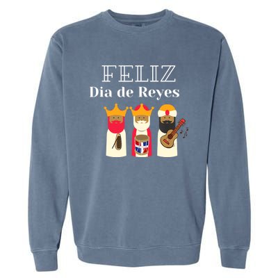 Feliz Día De Los Reyes Dominicanos Garment-Dyed Sweatshirt