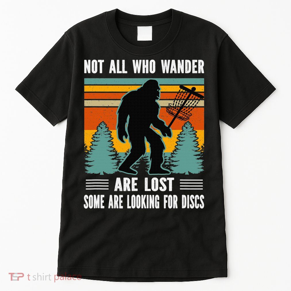 Frisbee Disc Golfing Funny Bigfoot Looking For Discs Tall T-Shirt