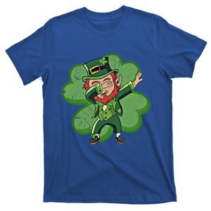 Funny Dabbing Leprechaun St Patricks Day Gift Distressed Funny Gift T-Shirt