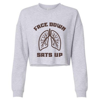 Face Down Sats Up Funny Healthcare Worker Nurses Graphic Gift Cropped Pullover Crew