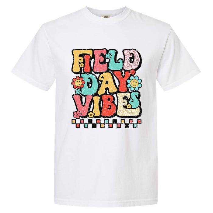 Field Day Vibes Groovy Summer Teacher Last Day Of School Garment-Dyed Heavyweight T-Shirt