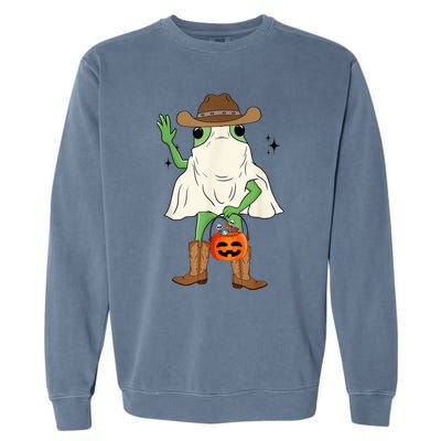 Funny Frog Cowboy Pumpkin Halloween Western Spooky Season Garment-Dyed Sweatshirt