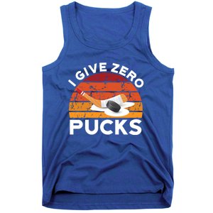 Funny Field Hockey Sports Pun Design I Give Zero Pucks Funny Gift Tank Top