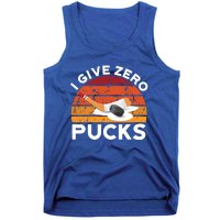 Funny Field Hockey Sports Pun Design I Give Zero Pucks Funny Gift Tank Top