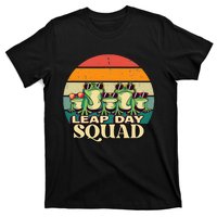 Funny Frog Lover Leap Day Squad February 29 Cool Retro Style T-Shirt