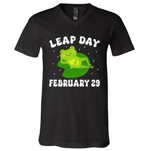 Funny Frog Leap Day February 29 Birthday Feb 29 Leap Year V-Neck T-Shirt