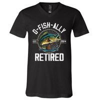 Fisherman Fishing Retirement Gift Ofishally Retired 2024 V-Neck T-Shirt