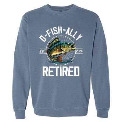 Fisherman Fishing Retirement Gift Ofishally Retired 2024 Garment-Dyed Sweatshirt