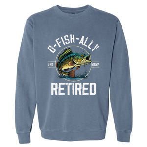 Fisherman Fishing Retirement Gift Ofishally Retired 2024 Garment-Dyed Sweatshirt