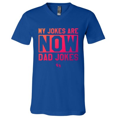 Funny First Time Dad Funny Gift New Father Dad Jokes Gift V-Neck T-Shirt