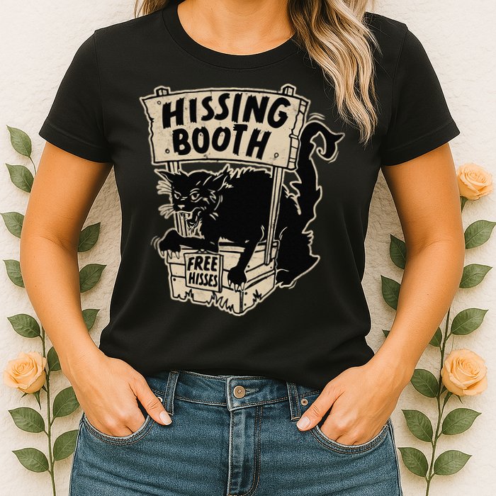 Funny Goth Black Cat Hissing Booth For Cat Moms & Cat Dads Womens T-Shirt
