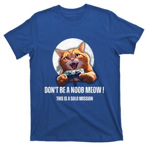 Funny Gamer Cat With Controller For Cat Lovers And Video Gamer Gift T-Shirt