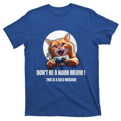 Funny Gamer Cat With Controller For Cat Lovers And Video Gamer Gift T-Shirt