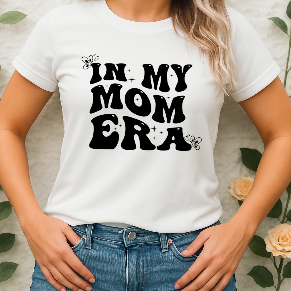 Funny Groovy In My Mom Era Womens T-Shirt