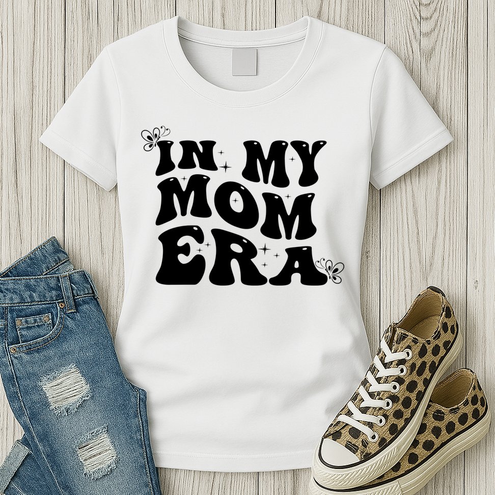 Funny Groovy In My Mom Era Womens T-Shirt