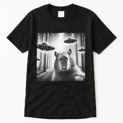 Funny Graphic Novelty Capybara Selfie With Ufo Weird Silly Tall T-Shirt