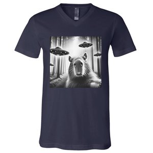 Funny Graphic Novelty Capybara Selfie With Ufo Weird Silly V-Neck T-Shirt